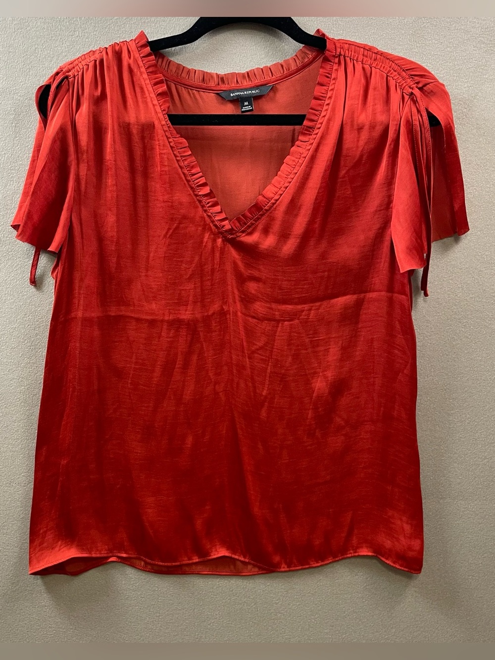 Banana Republic women’s Dark Red flutter sleeve V-Neck Short Sleeve Top medium